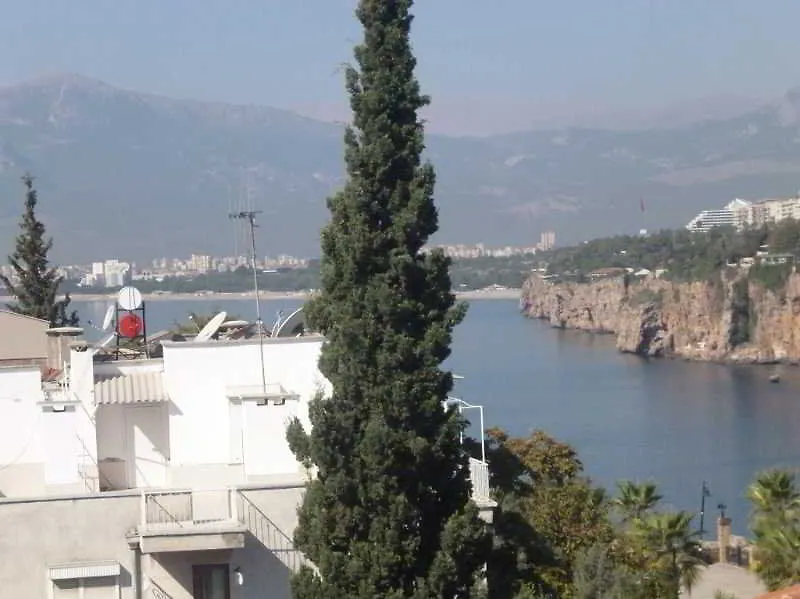 **  Frankfurt Hotel Antalya Turecko