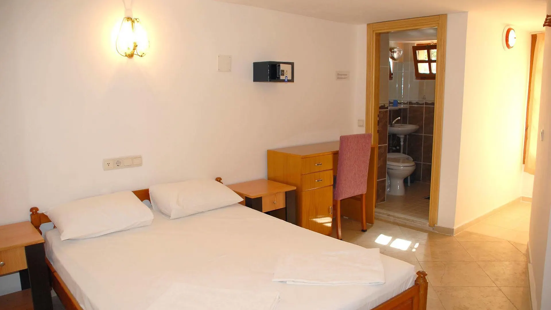 **  Frankfurt Hotel Antalya Turecko